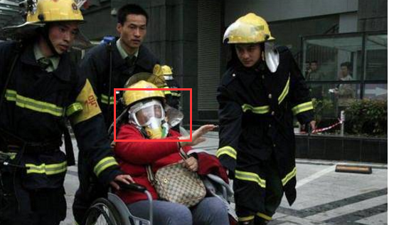 2009年4月19號,南京國際廣場50層高樓發(fā)生火災(zāi),76歲的老年人家住27層,使用自救呼吸器成功自救